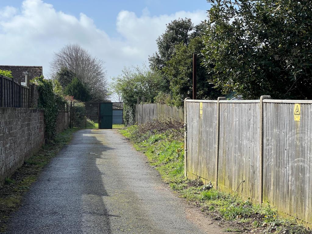 Lot: 114 - THREE-QUARTER ACRE FORMER COUNCIL DEPOT SITE WITH PLANNING FOR FIVE HOUSES - Site access from Victoria Crescent